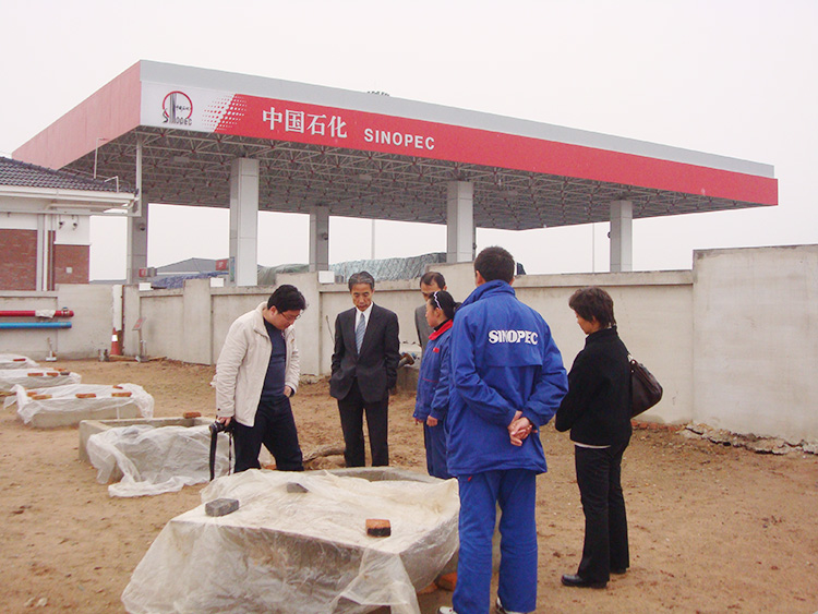 2008.12 我公司技术人员对铁朝高速服务区加油站进行了多次走访2.JPG